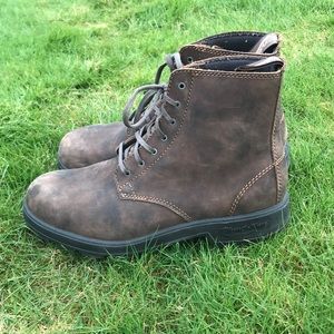 Unisex lace up Blundstones